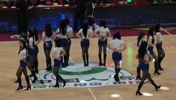 广东的啦啦队还是很顶的！这啦啦队服装让人怀疑是来看球的嘛😂